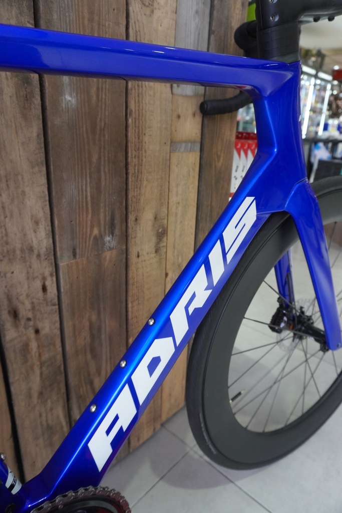 Adris Le Vitesse Shimano Ultegra 2x 12v + Roues carbone Lun Hyper 