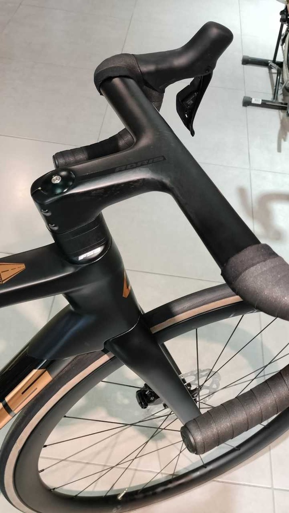 Adris Le Performance LTD Shimano 105 DI2 2x 12v