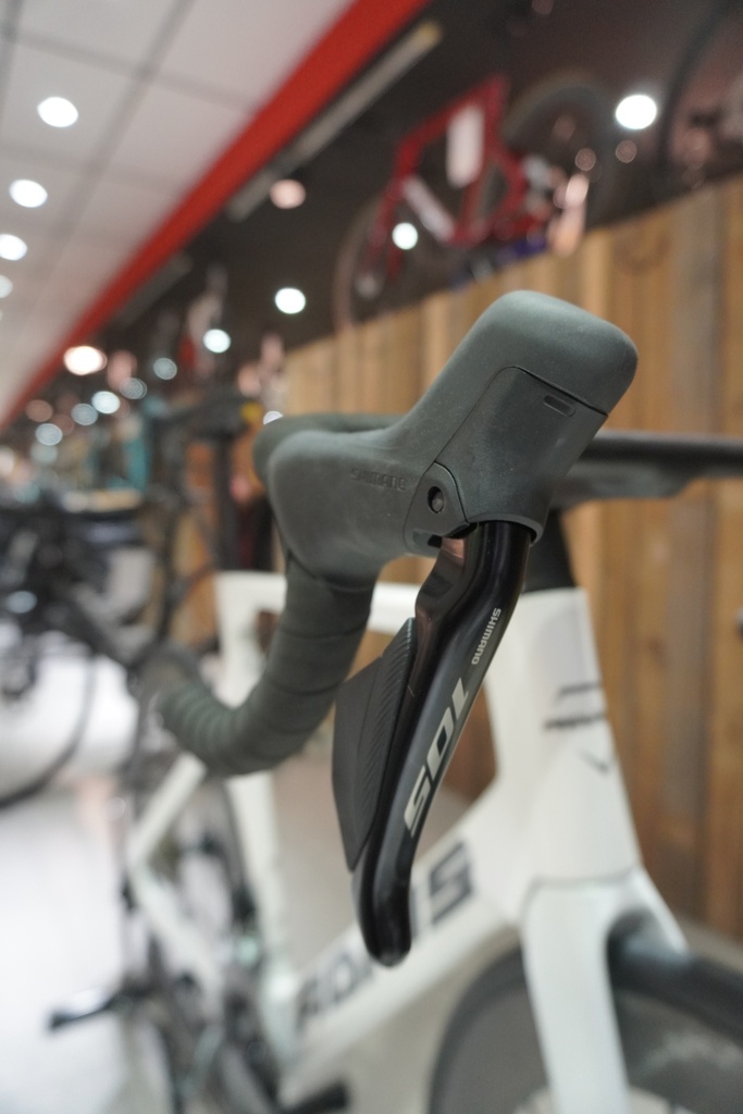 Adris Le Vitesse Shimano 105 DI2 2x 12v - cockpit isaac