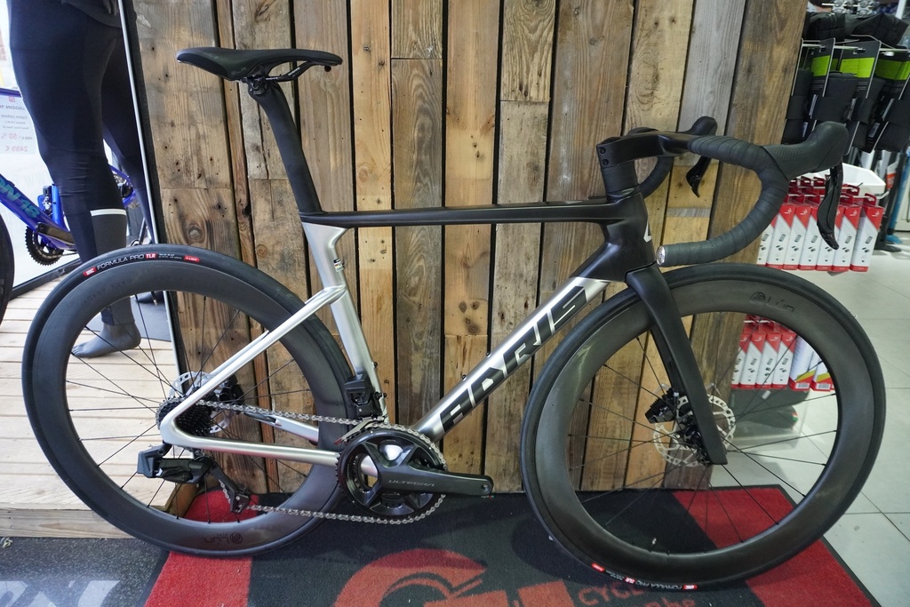 Adris Le performance S2 Black/Ouragan Shimano 105 DI2 2x 12v