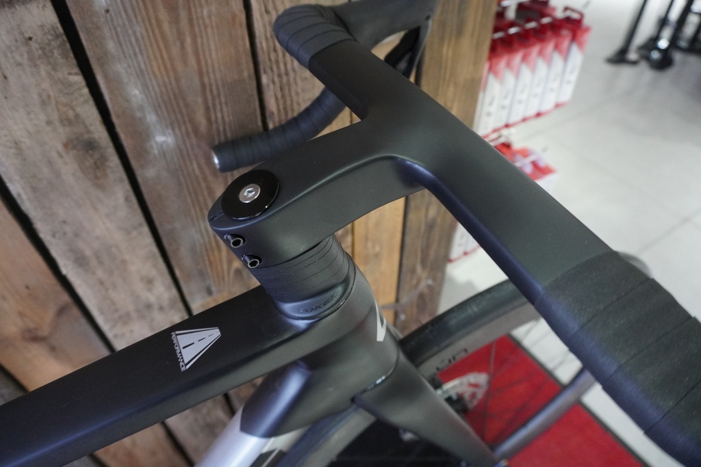 Adris Le performance S2 Black/Ouragan Shimano 105 DI2 2x 12v