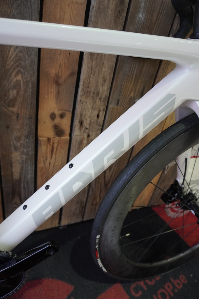 Adris Le performance S2 Black/Ouragan Shimano 105 DI2 2x 12v