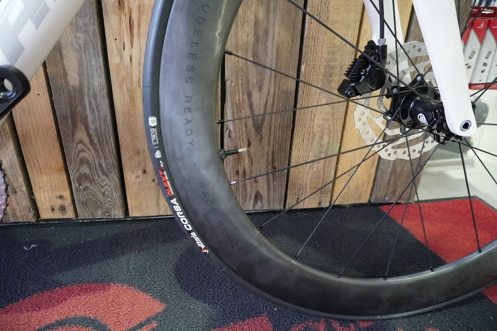 Adris Le performance S2 Black/Ouragan Shimano 105 DI2 2x 12v