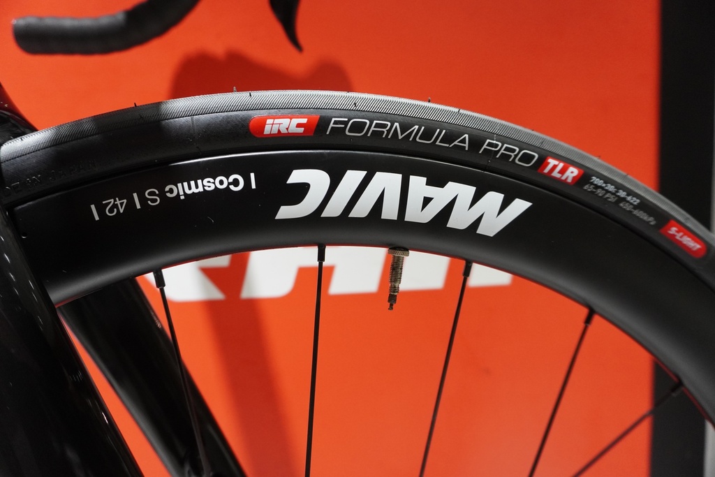 Adris Le performance S2 Black/Ouragan Shimano 105 DI2 2x 12v