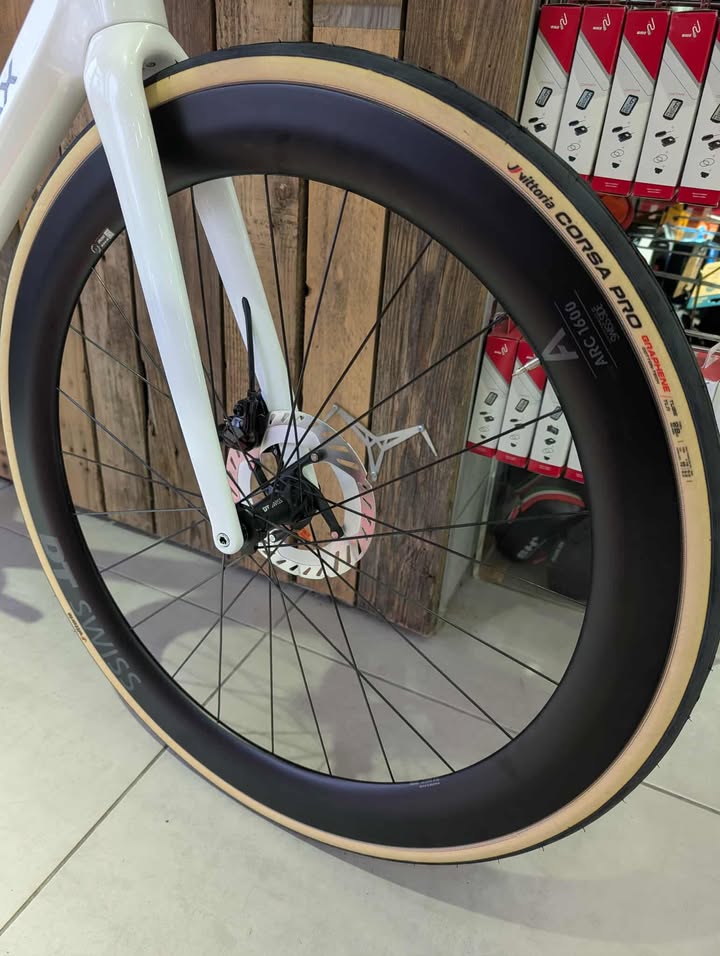 Eddy Merckx 525 Disc Shimano 105 Di2 LTD PROMO