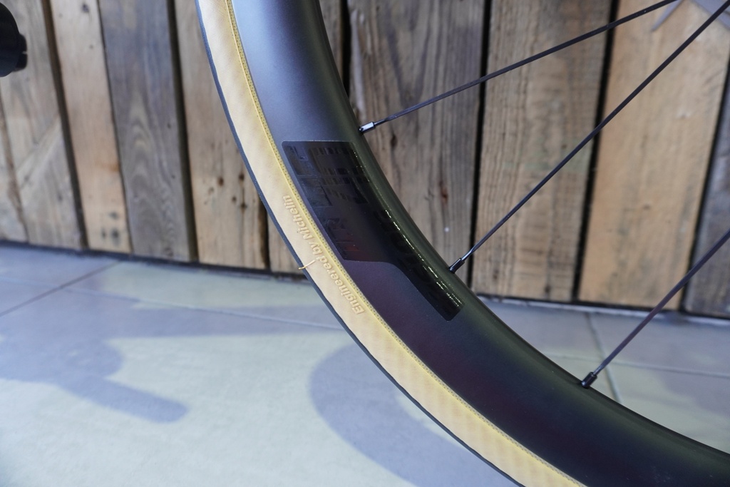 Adris Le performance S2 Black/Vulcano Wheeltop 2x 11v Elec