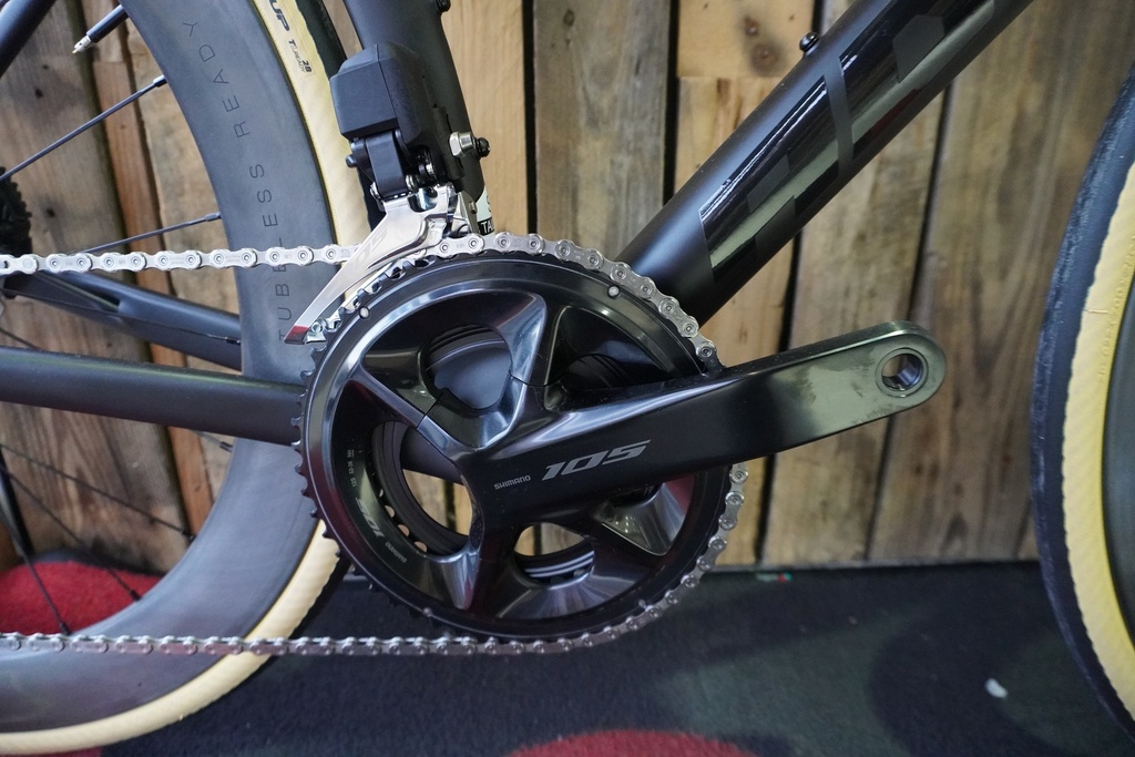 Adris Le performance S2 Black/Ouragan Shimano 105 DI2 2x 12v