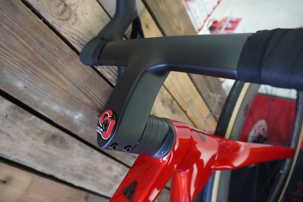 Adris Le performance S2 Black/Ouragan Shimano 105 DI2 2x 12v