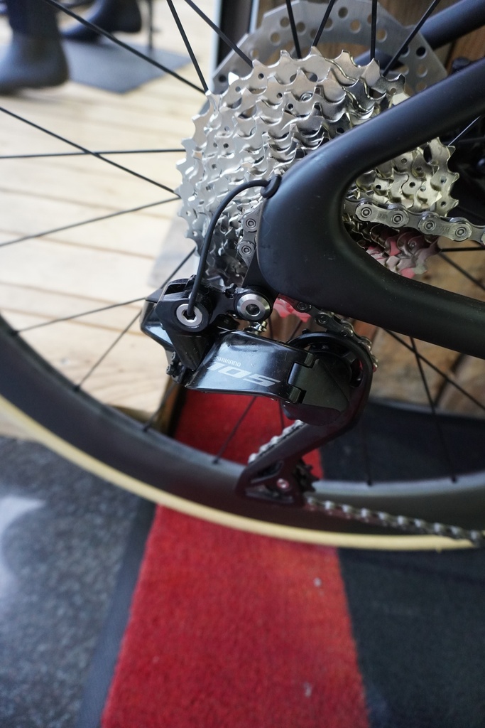 Adris Le performance S2 Black/Ouragan Shimano 105 DI2 2x 12v