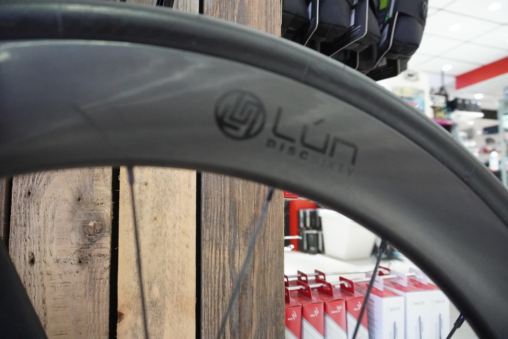 Adris Le performance S2 Black/Ouragan Shimano 105 DI2 2x 12v