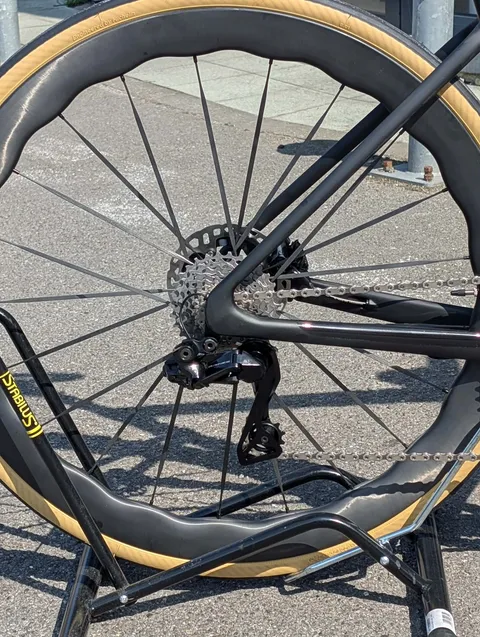 Adris Le Performance S2 Dura-Ace Di2 Ikonik AXP4 Wave Rouge Volcanique