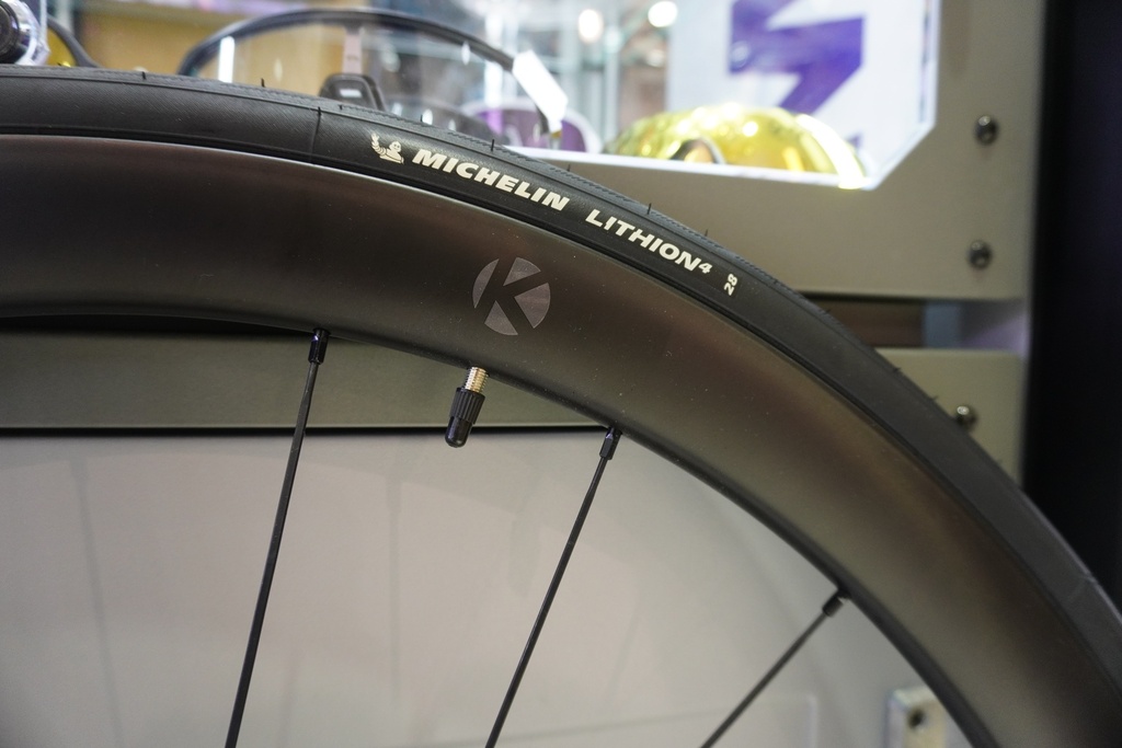 Paire de roues Ikonik K40 carbone + pneus 