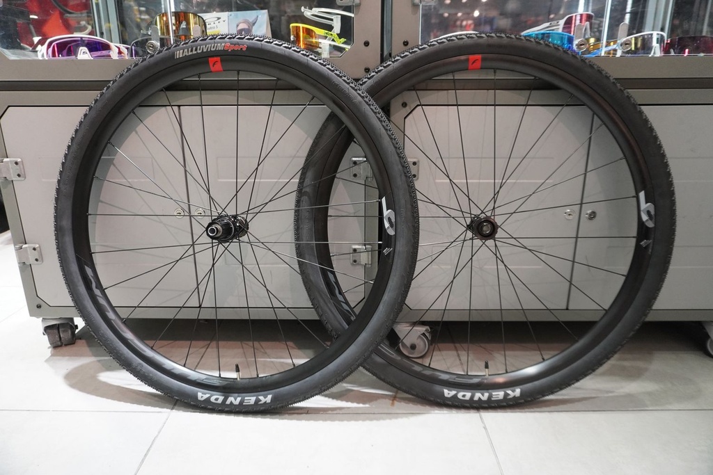Paire de roues Fulcrum Racing 6 DB + pneus Kenda 700x40