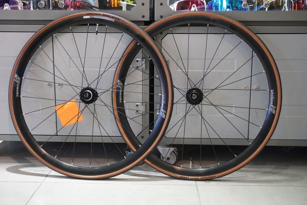 Paire de roues Vision Team30 disc + pneus Goodyear eagle Sport 700x25