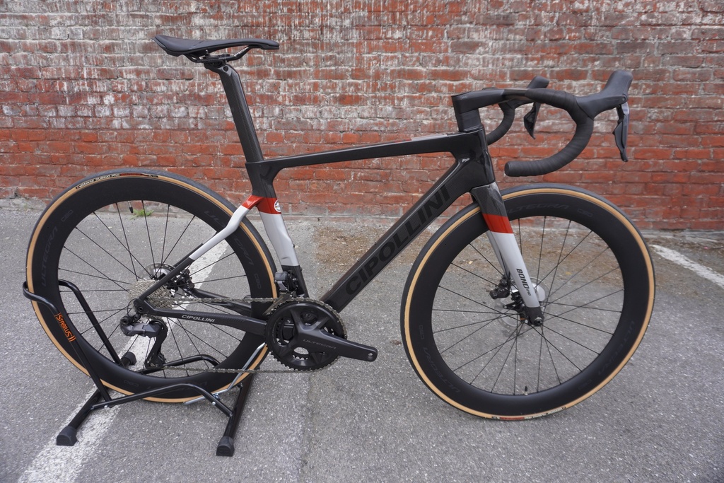 Cipollini Bond Evo Black Red Shimano Ultegra Di2 2x 12v Deda Alanera + Shimano C60 carbone Taille S