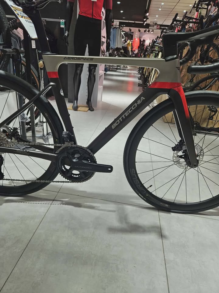 Bottecchia Aerospace Ultegra Di2 Gris/Rouge roues carbone 51