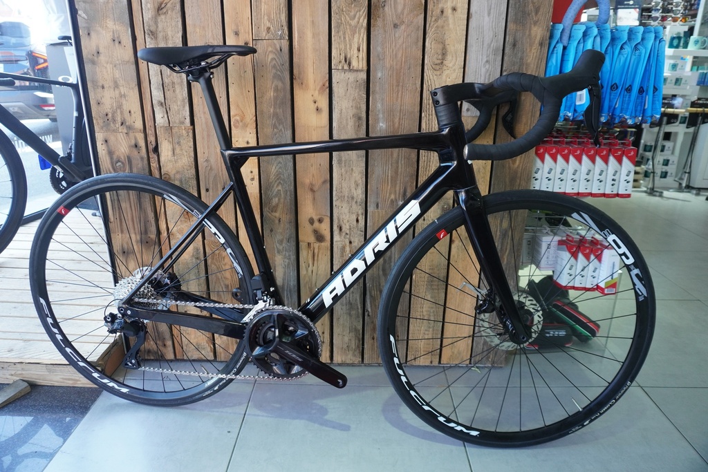 Adris Le rouleur Shimano 105 DI2 2x 12v Cockpit