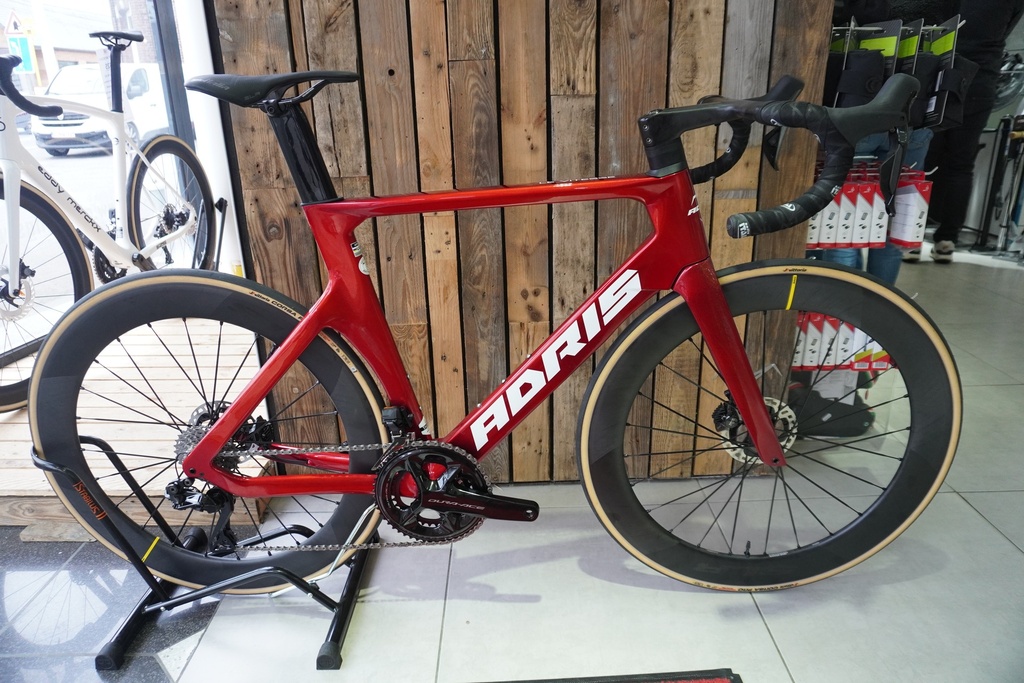 Adris Le Vitesse Rouge Saphire Shimano Dura-ace 2x 12v DI2 Roues Mavic Cosmic SLR 65mm Promo 