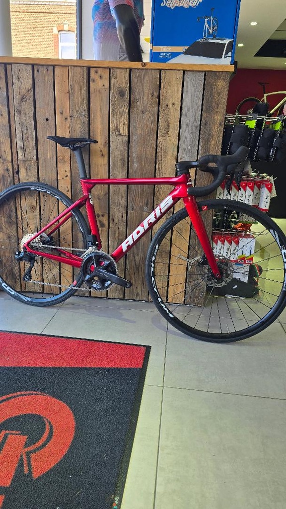 Adris Le Performance Shimano 105 2x 12v DI2- cockpit isaac Rouge 