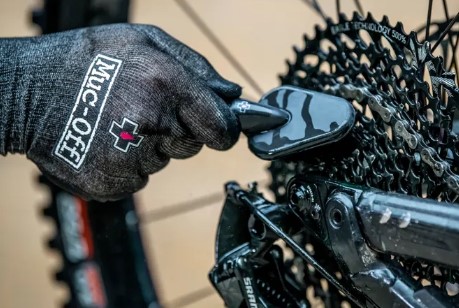 Muc off detailing Brush detail pour cassette et chaine, derailleurs