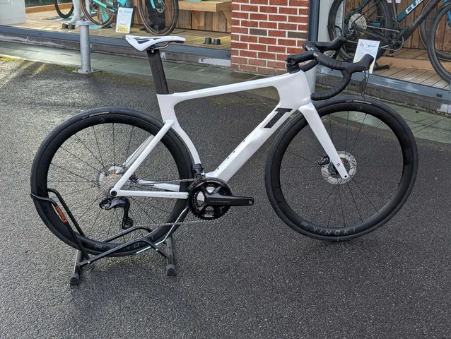 3T Strada Italia Bianco Ultegra Di2 + Ikonik 40