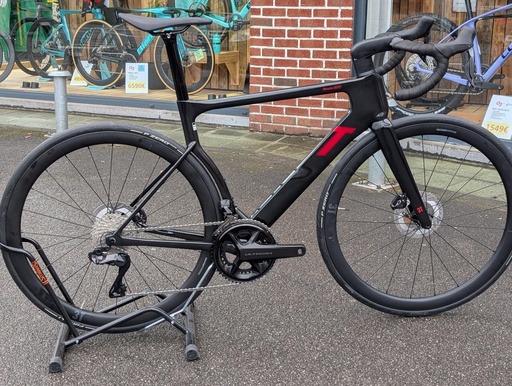 3T Strada WPNT Black/Red Ultegra Di2 + 3T Discus GJ LTD
