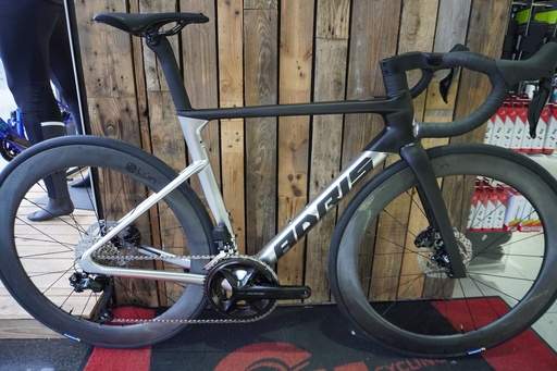 Adris Le performance S2 Black/Ouragan Shimano 105 DI2 2x 12v