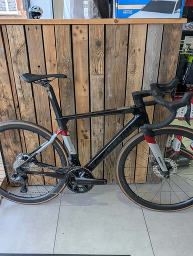 Cipollini Bond Evo + Ultegra Di2 + Fulcrum Wind + Alanera taille M 