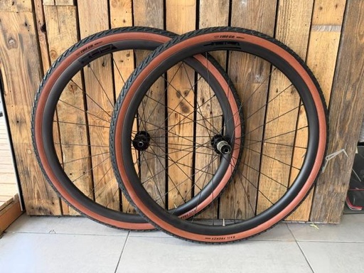 Paire de roues Novatec GR carbone + Pneus