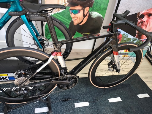[999997290] Cipollini Bond Evo Black Red + Ultegra + Deda Alanera + C60 taille S